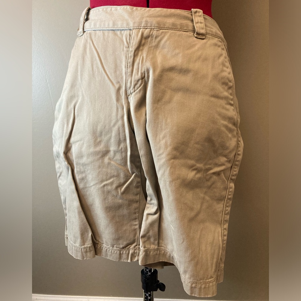 The North Face Women’s Regular Fit Size 4 Khaki Shorts 100% Cotton